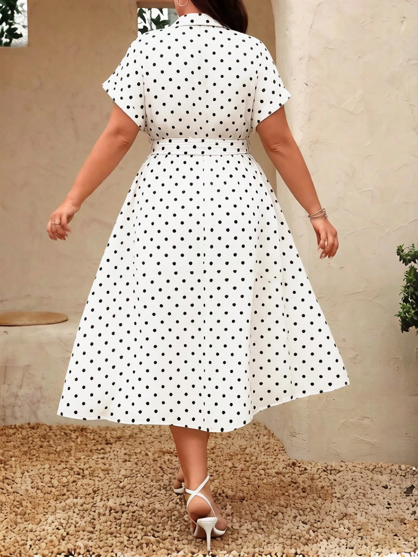 Robe chemise mi-longue à manches courtes, col ouvert, – Image 2