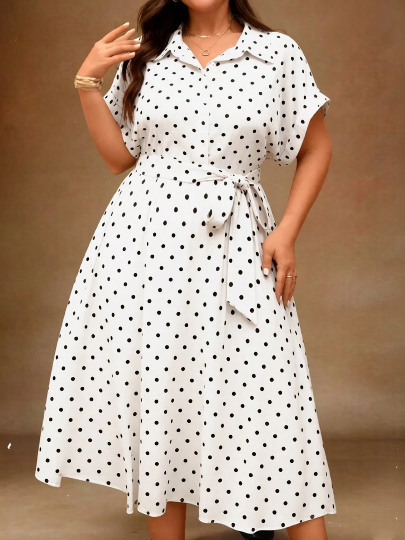 Robe chemise mi-longue à manches courtes, col ouvert, – Image 5