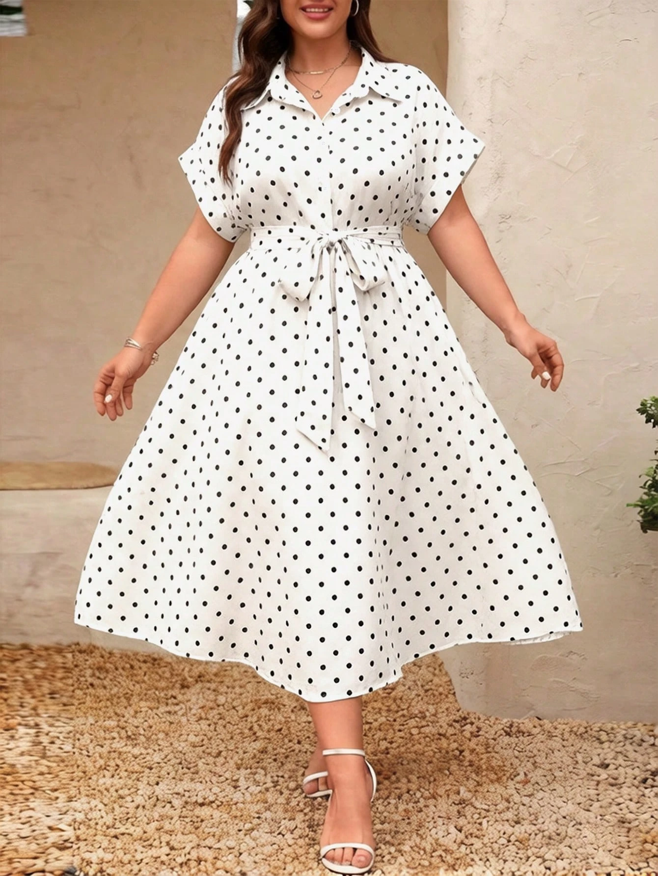 Robe chemise mi-longue à manches courtes, col ouvert,