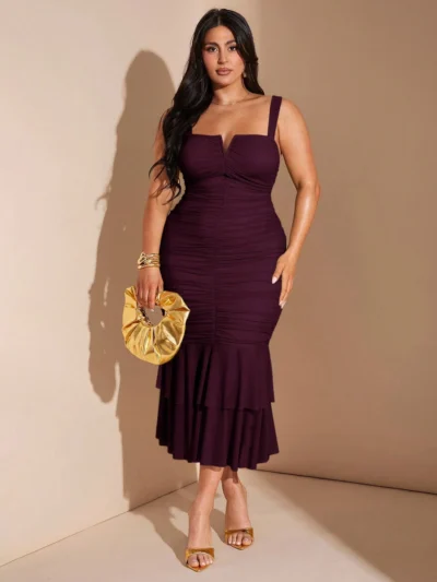 Robe midi moulante à encolure en V bordeaux