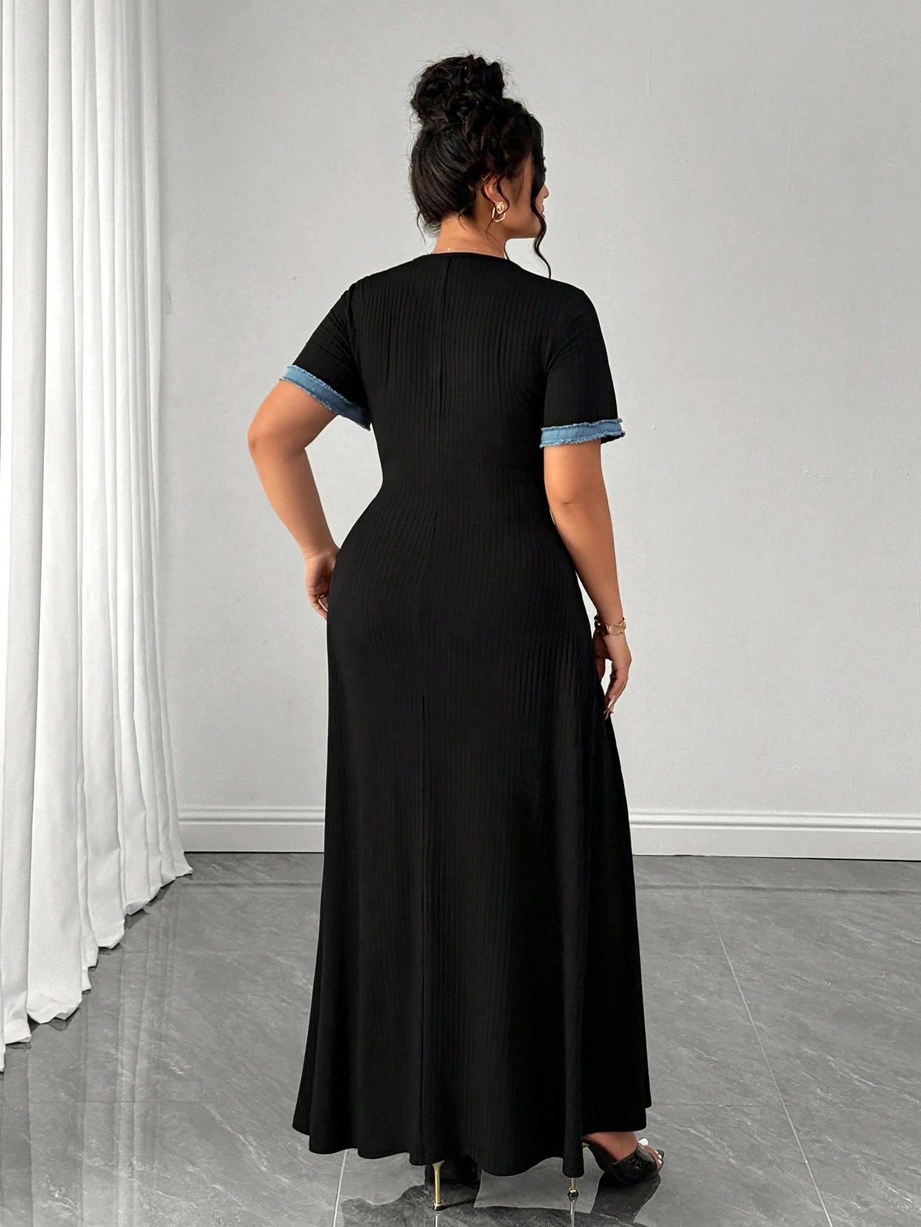 Robe en jean à volants à manches courtes – Image 3