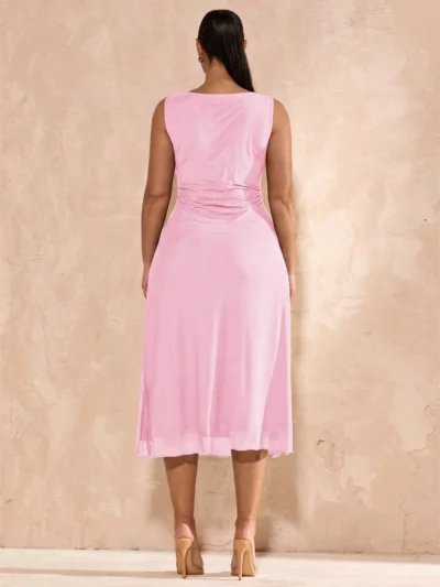 Alternative view of Robe mi-longue élégante en maille rose