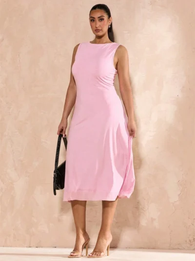 Robe mi-longue élégante en maille rose
