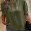 Chemise à nouer devant de couleur unie minimaliste – Image 3