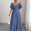 Robe carrée à encolure plissée avec taille cintrée, couleur unie – Image 4