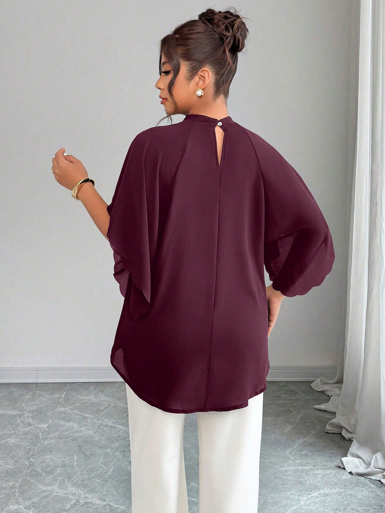 Blouse ample à encolure ronde, manches froncées et ourlet ondulé – Image 2