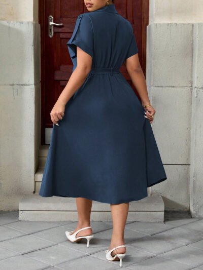 Alternative view of Robe d'été élégante traditionnelle à taille cintrée, col à revers