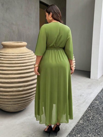 Alternative view of Robe longue à col ras-du-cou rayée colorée