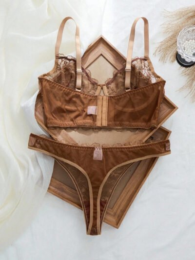 Alternative view of 2 pièces Ensemble de lingerie noir brodé