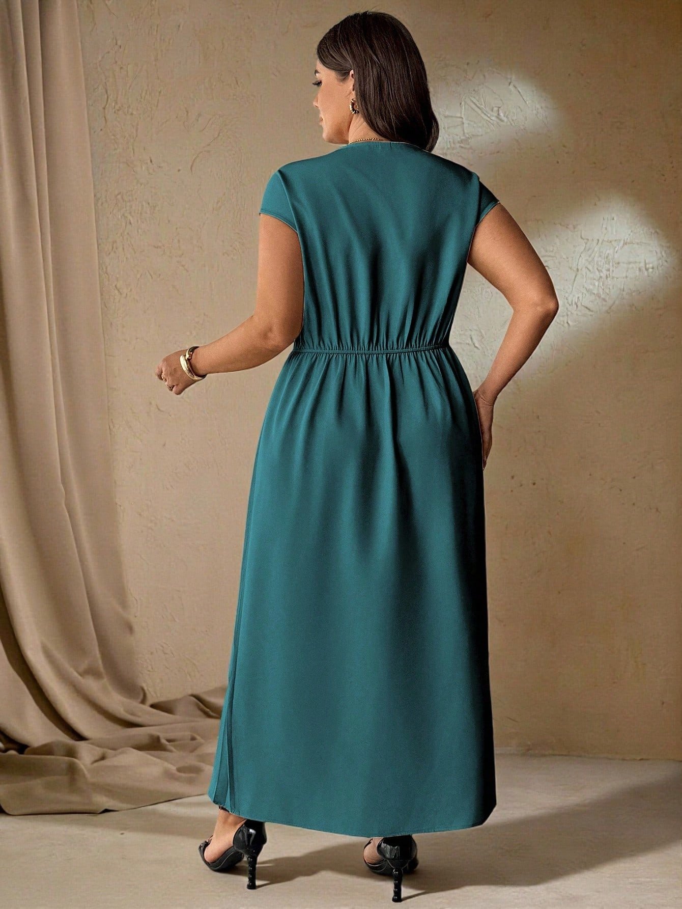 Robe midi à manches longues style français élégant et simple, avec col V, taille froncée et ourlet à volants – Image 2