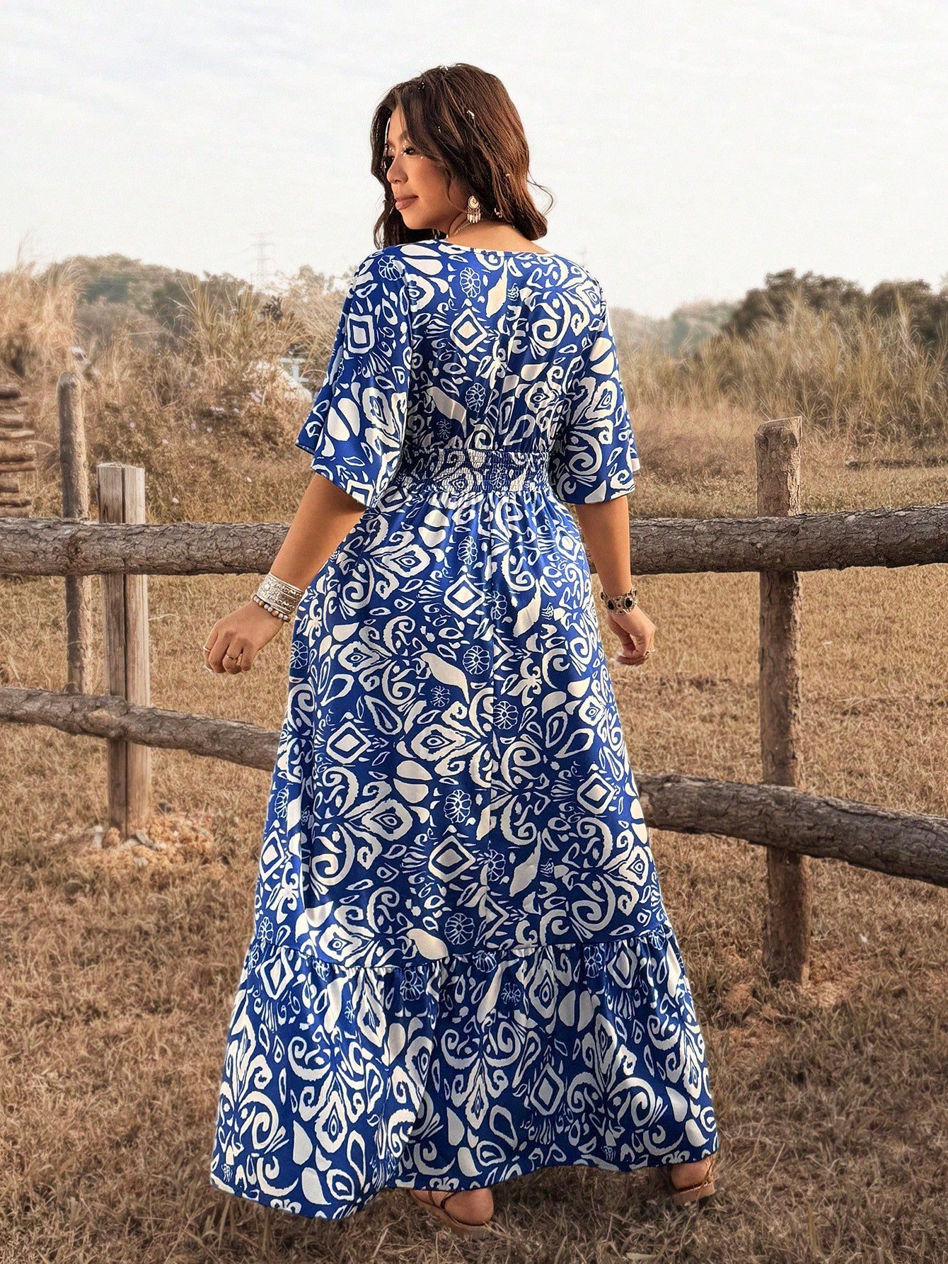 Robe maxi bohème bleue à imprimé aléatoire – Image 2