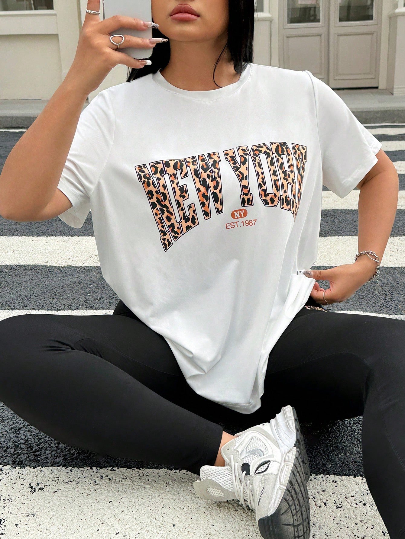 Ensemble t-shirt et legging imprimé léopard blanc – Image 4