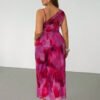Robe de soirée d'été éléganterose cerise, en maille transparente, sans manches, col asymétrique, froncée, ajustée, style minimaliste chic, pour club, plage et vacances – Image 2