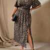 robe maxi col en V, manches courtes bouffantes, fente sur le côté – Image 6