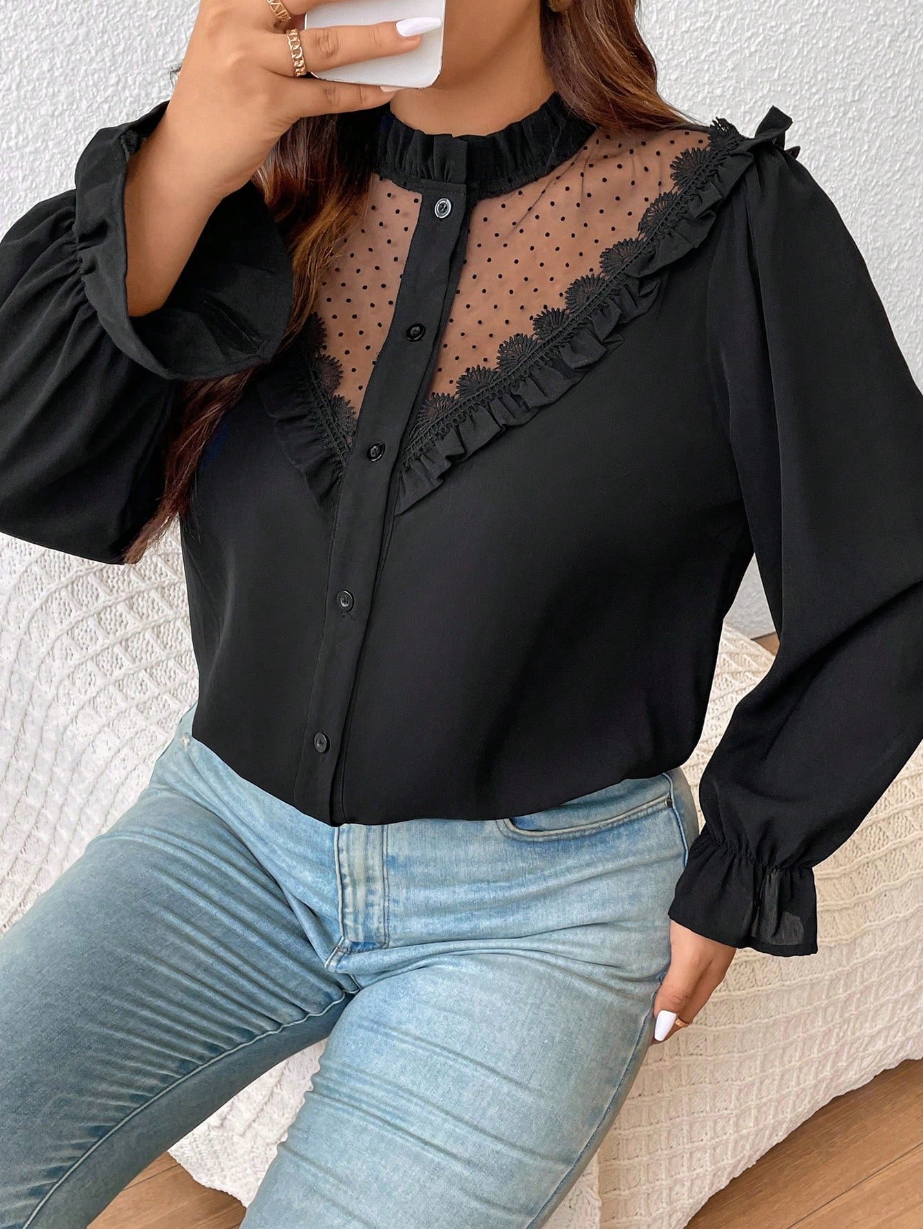 Blouse à boutons à manches longues avec volants – Image 4