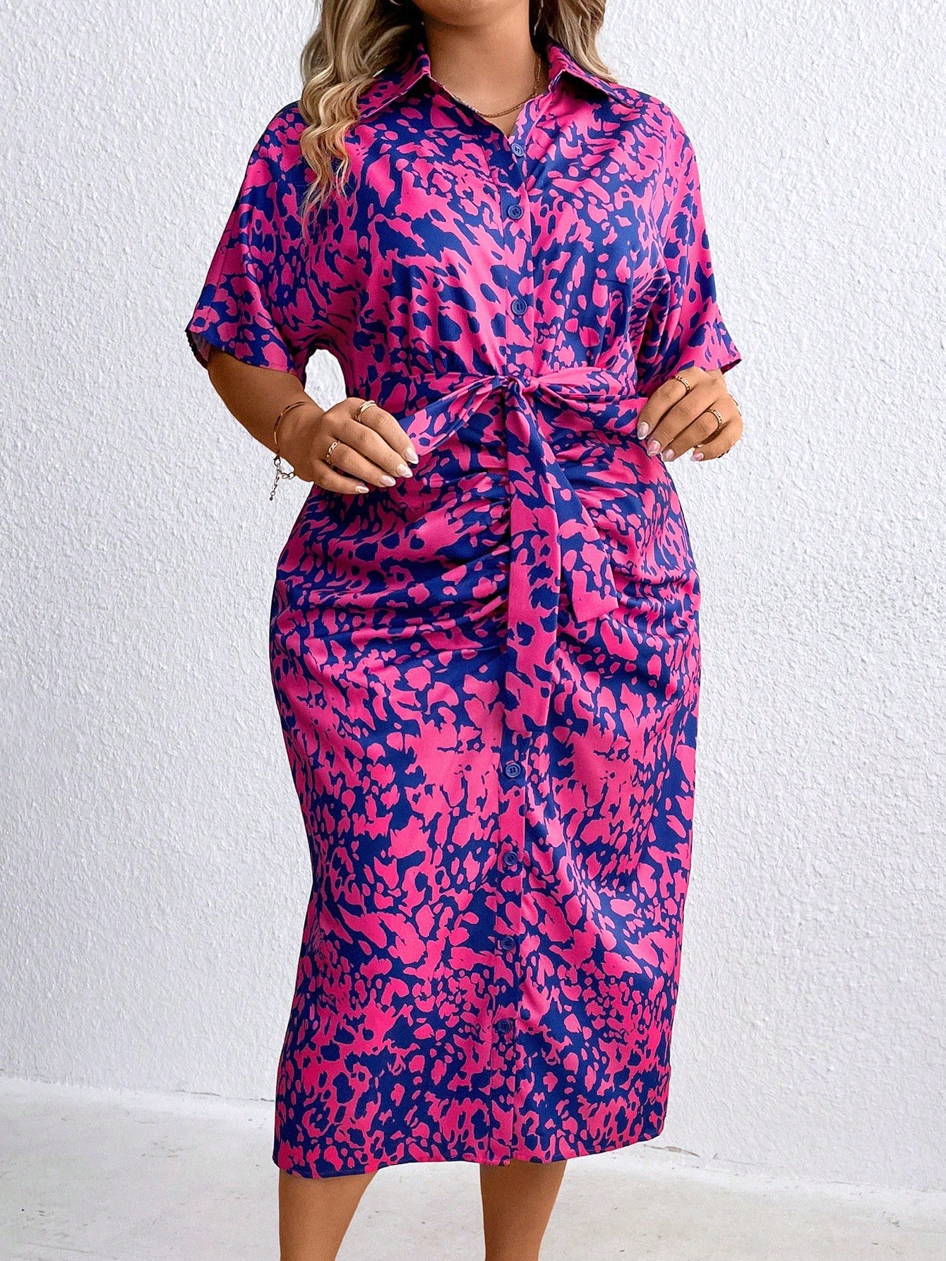 Robe-chemise longue à imprimé total avec ceinture – Image 6
