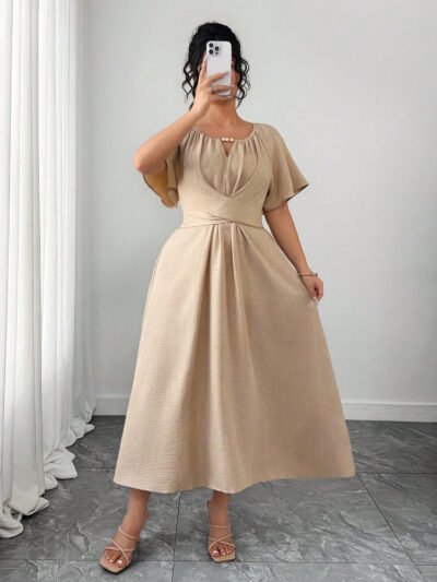 Robe élégante en bois creux  taille cintrée, robe trapèze. Robe beige, robe marron clair