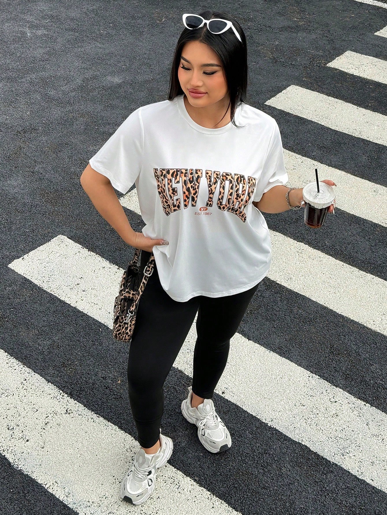 Ensemble t-shirt et legging imprimé léopard blanc – Image 6