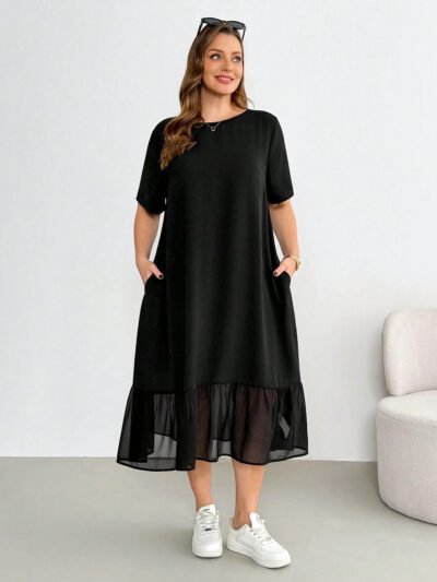 Robe mi-longue en mousseline de soie noire à manches courtes