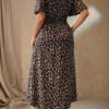 robe maxi col en V, manches courtes bouffantes, fente sur le côté – Image 2