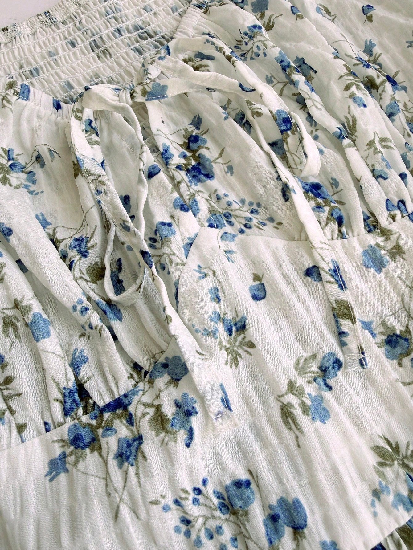 Robe texturée à fleurs ditsy avec taille cintrée, mode pour les vacances de printemps – Image 5