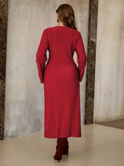 Alternative view of Robe , couleur bordeaux, à simple boutonnage,poche à rabat et boutons
