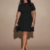 Robe courte à manches courtes et coupe évasée – Image 9