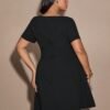 Robe courte à manches courtes et coupe évasée – Image 2