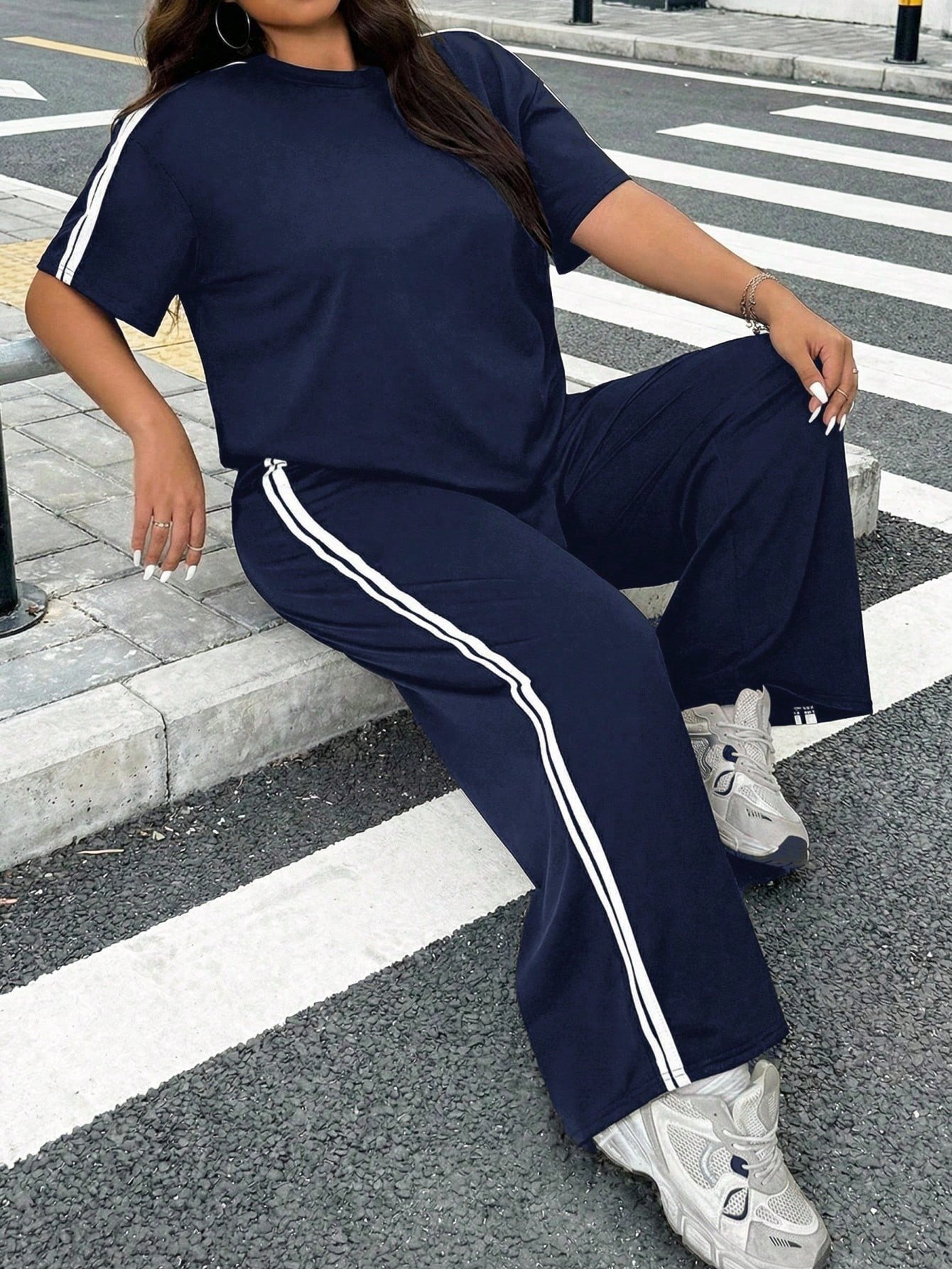 Ensemble 2 pièces de t-shirt à manches courtes rayé et pantalon décontracté – Image 3