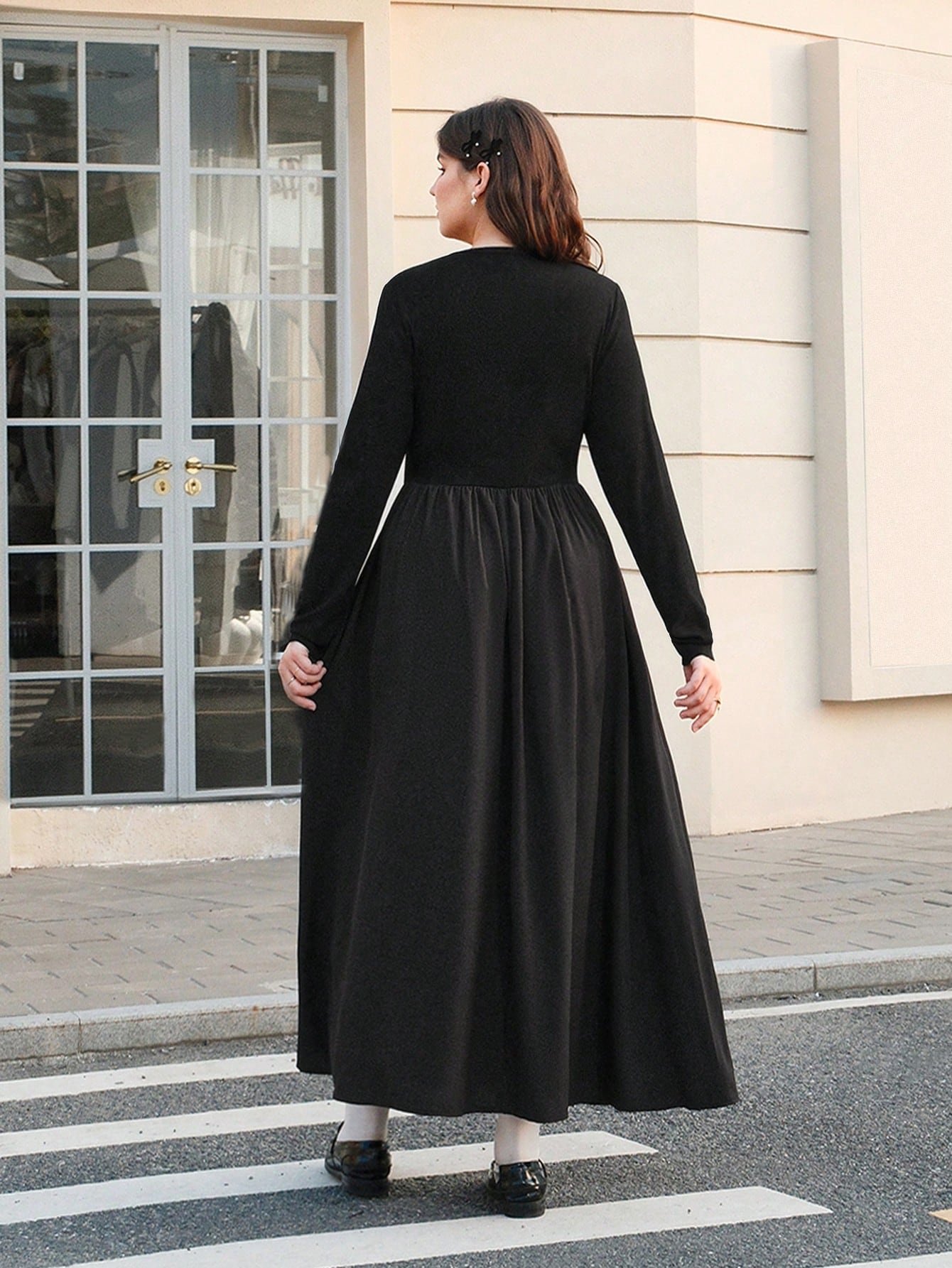 Robe vintage élégante à manches longues à col en V avec décoration de bouton – Image 2