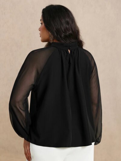Alternative view of Blouse en mousseline à manches longues avec col montant et boutons métalliques
