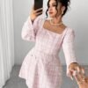 Robe élégante à col rond avec décoration de boutons et taille évasée – Image 4