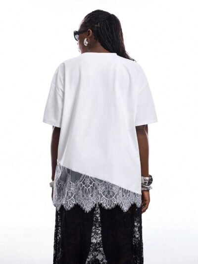 Alternative view of T-shirt ample à manches courtes avec ourlet asymétrique en dentelle
