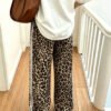 Pantalon droit imprimé léopard – Image 2