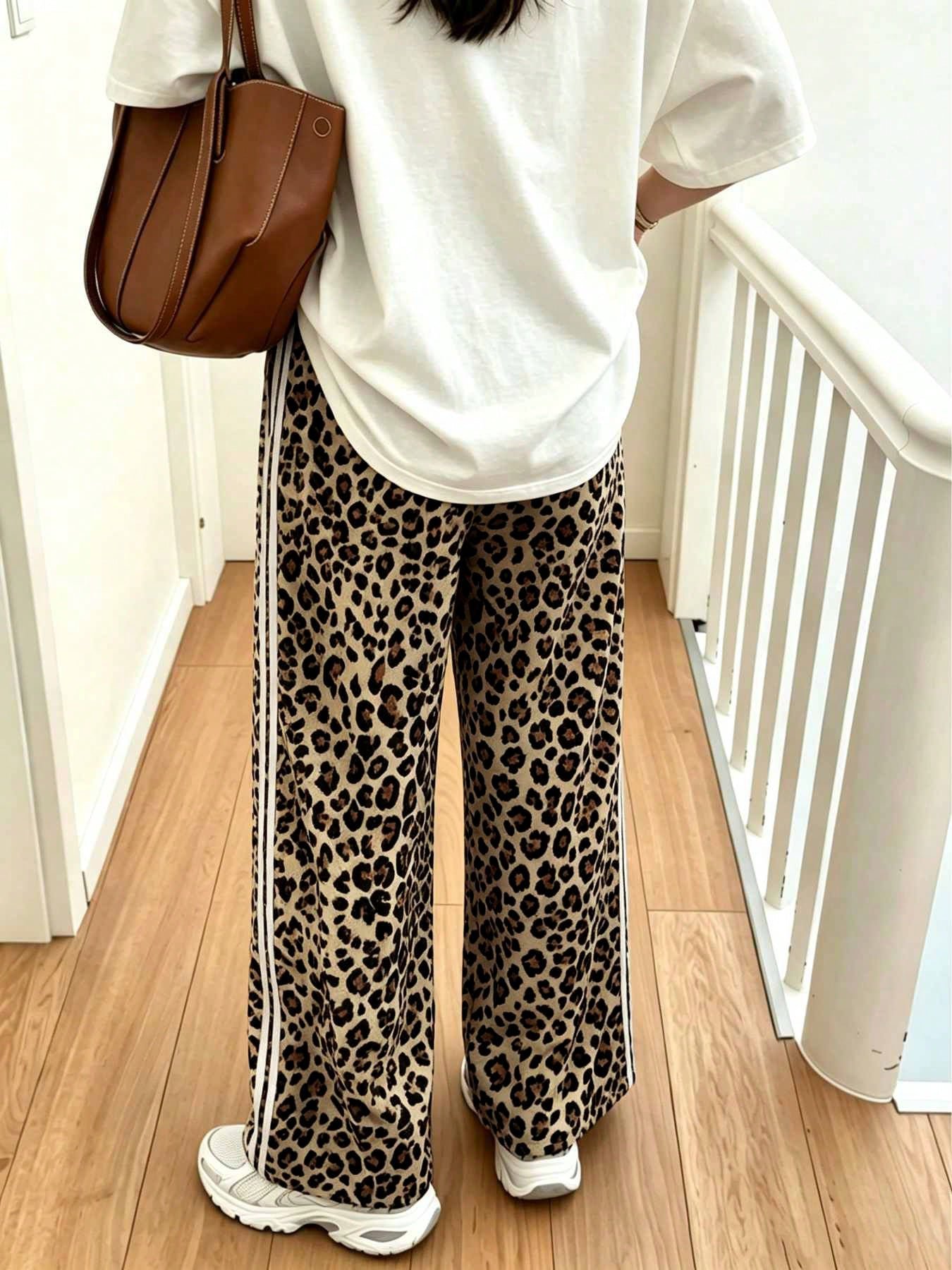 Pantalon droit imprimé léopard – Image 2