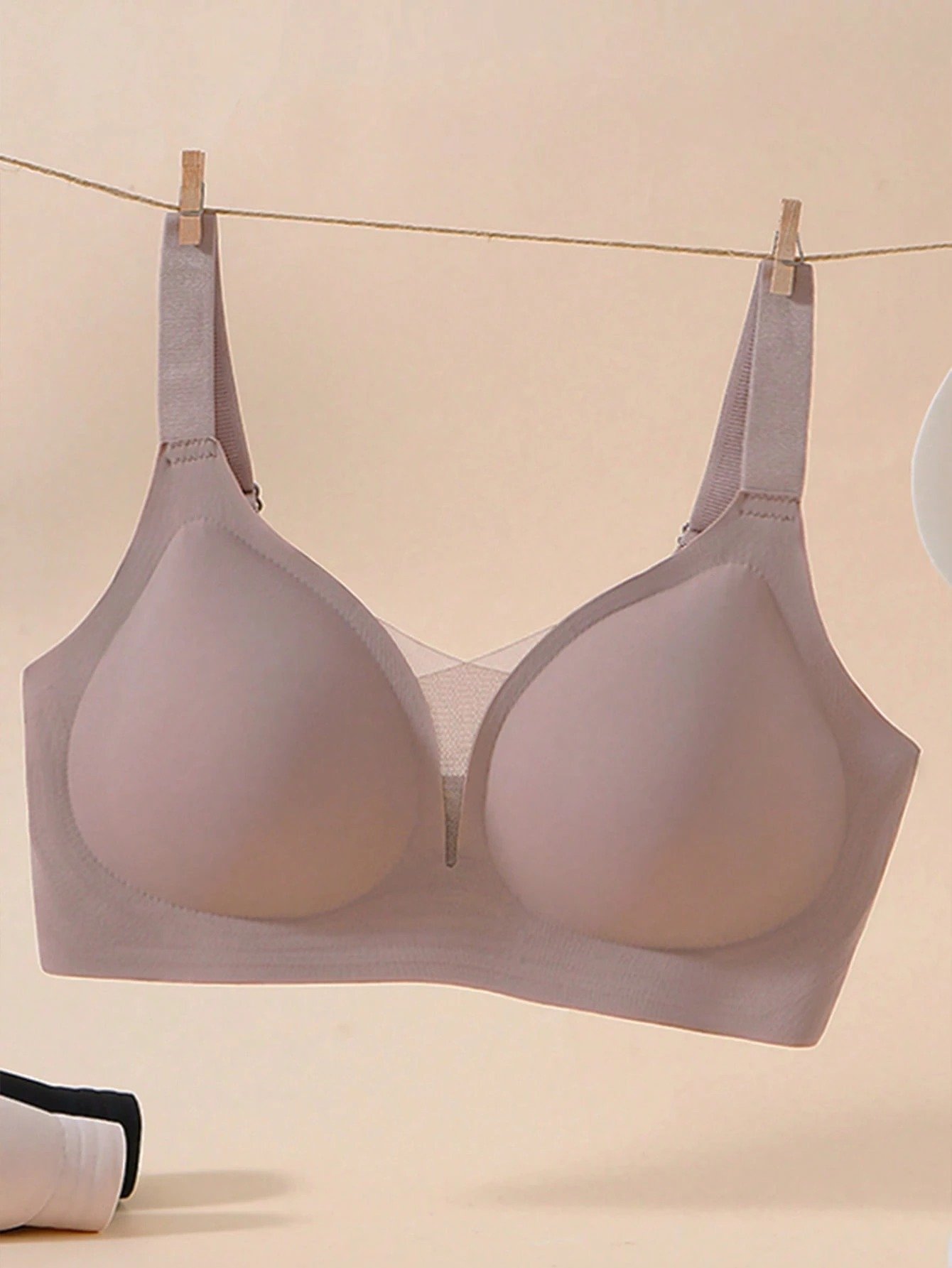 Soutien-gorge sans armature avec touché peau – Image 4