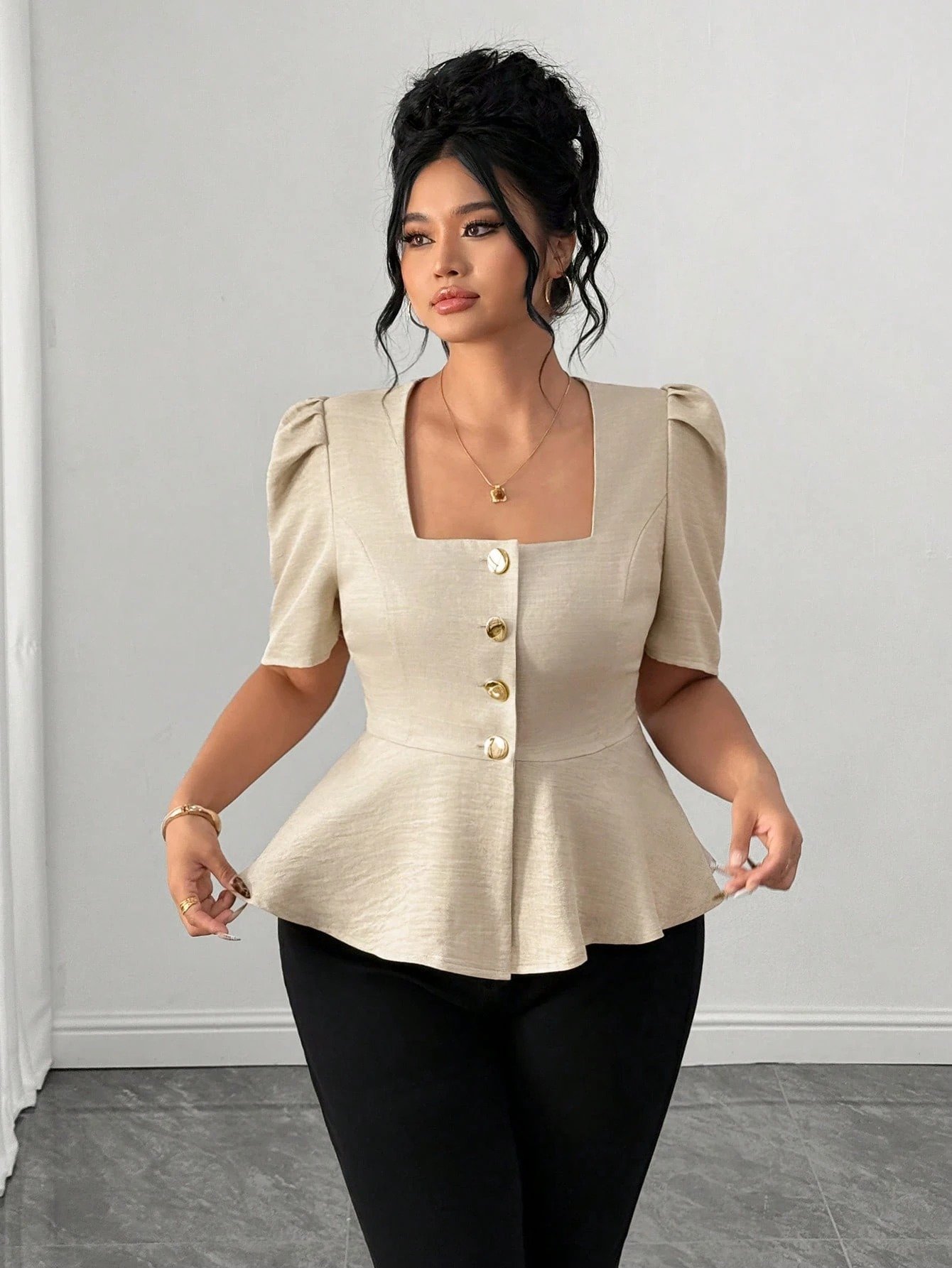 Blouse à col carré, taille cintrée, manches courtes, coupe évasée – Image 4