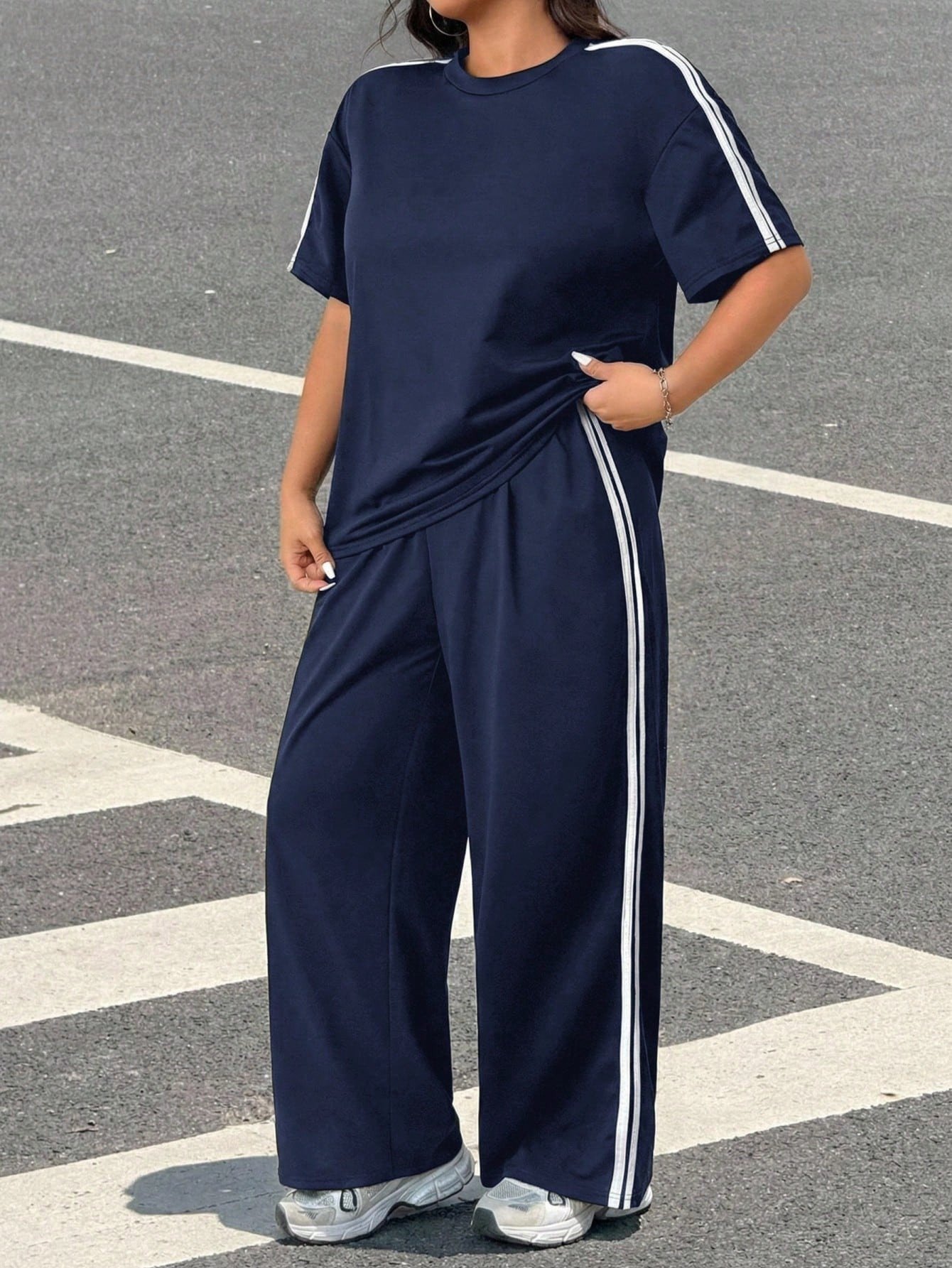 Ensemble 2 pièces de t-shirt à manches courtes rayé et pantalon décontracté – Image 5