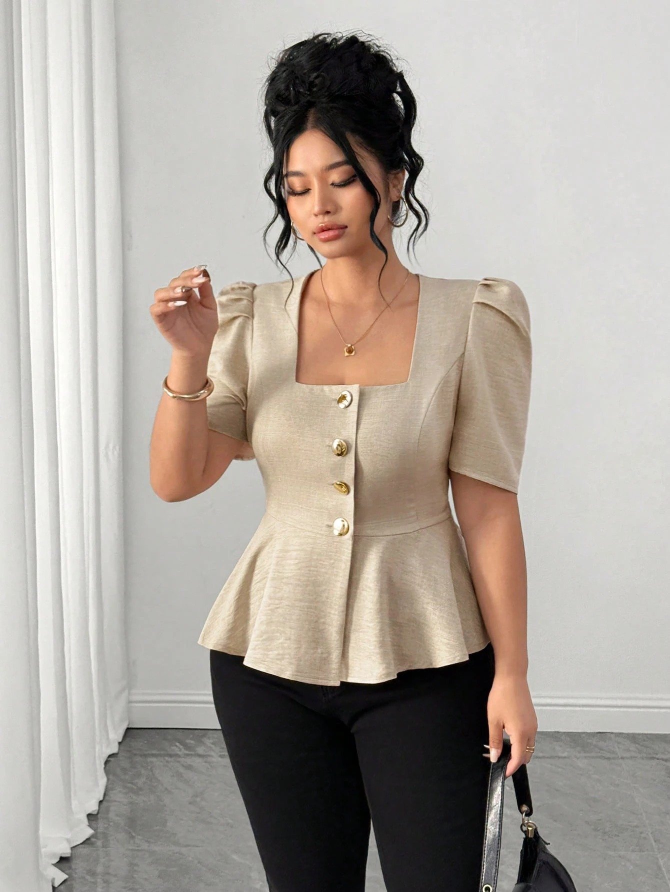 Blouse à col carré, taille cintrée, manches courtes, coupe évasée – Image 5