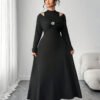 Robe longue moulante à encolure montante, décor en métal rose gold – Image 7