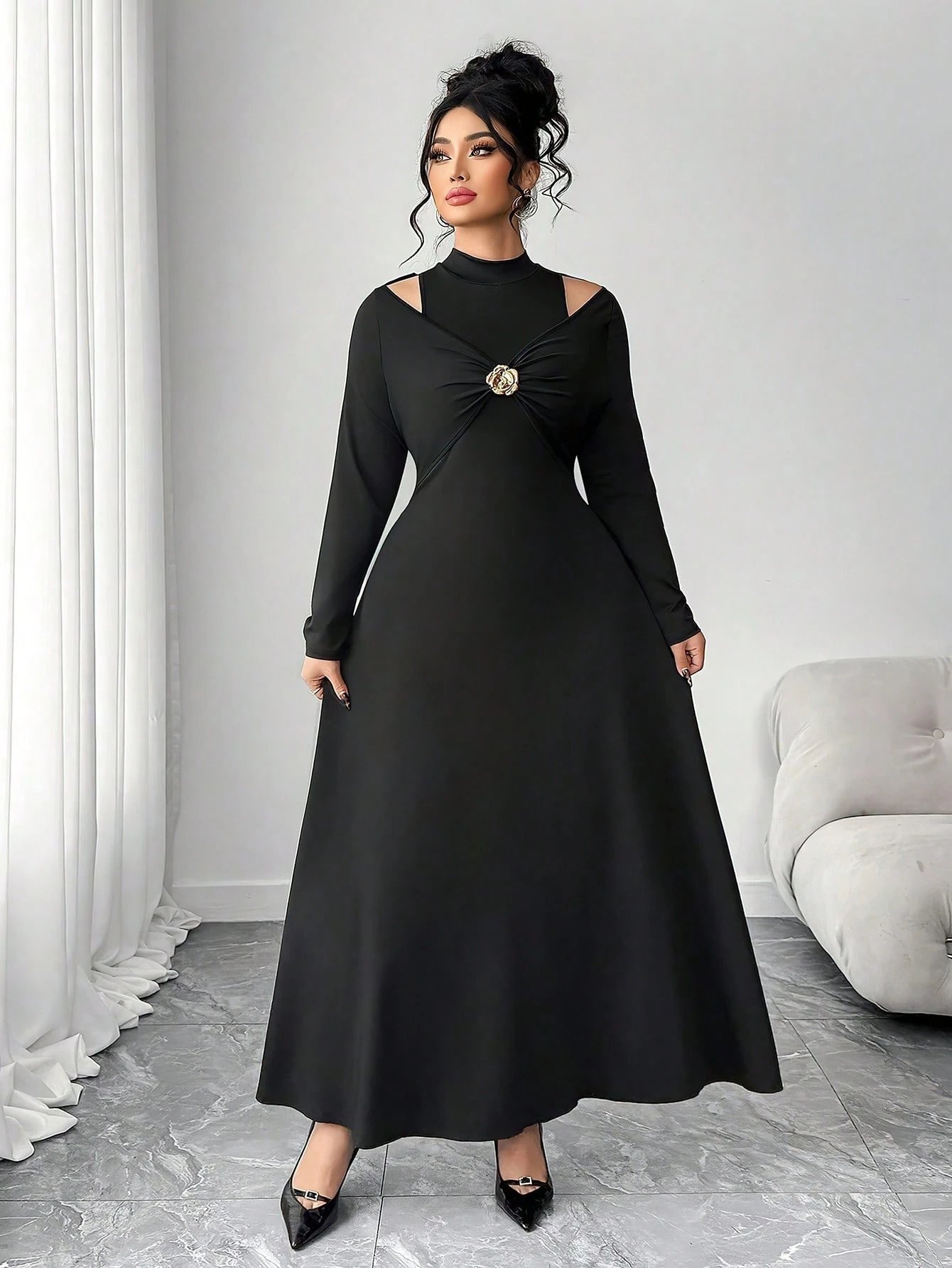 Robe longue moulante à encolure montante, décor en métal rose gold – Image 7