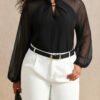 Blouse en mousseline à manches longues avec col montant et boutons métalliques