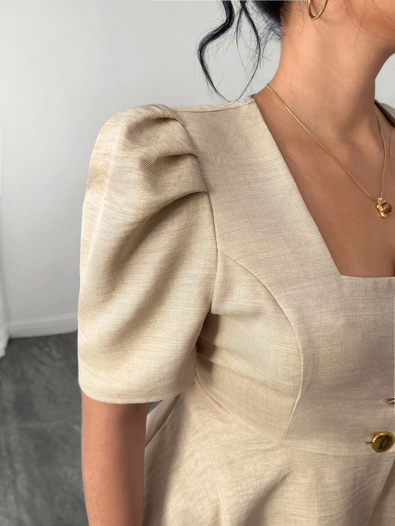 Blouse à col carré, taille cintrée, manches courtes, coupe évasée – Image 6