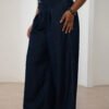 Jeans à jambe large avec plis à l'avant et boutons argentés – Image 9