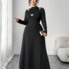 Robe longue moulante à encolure montante, décor en métal rose gold – Image 4