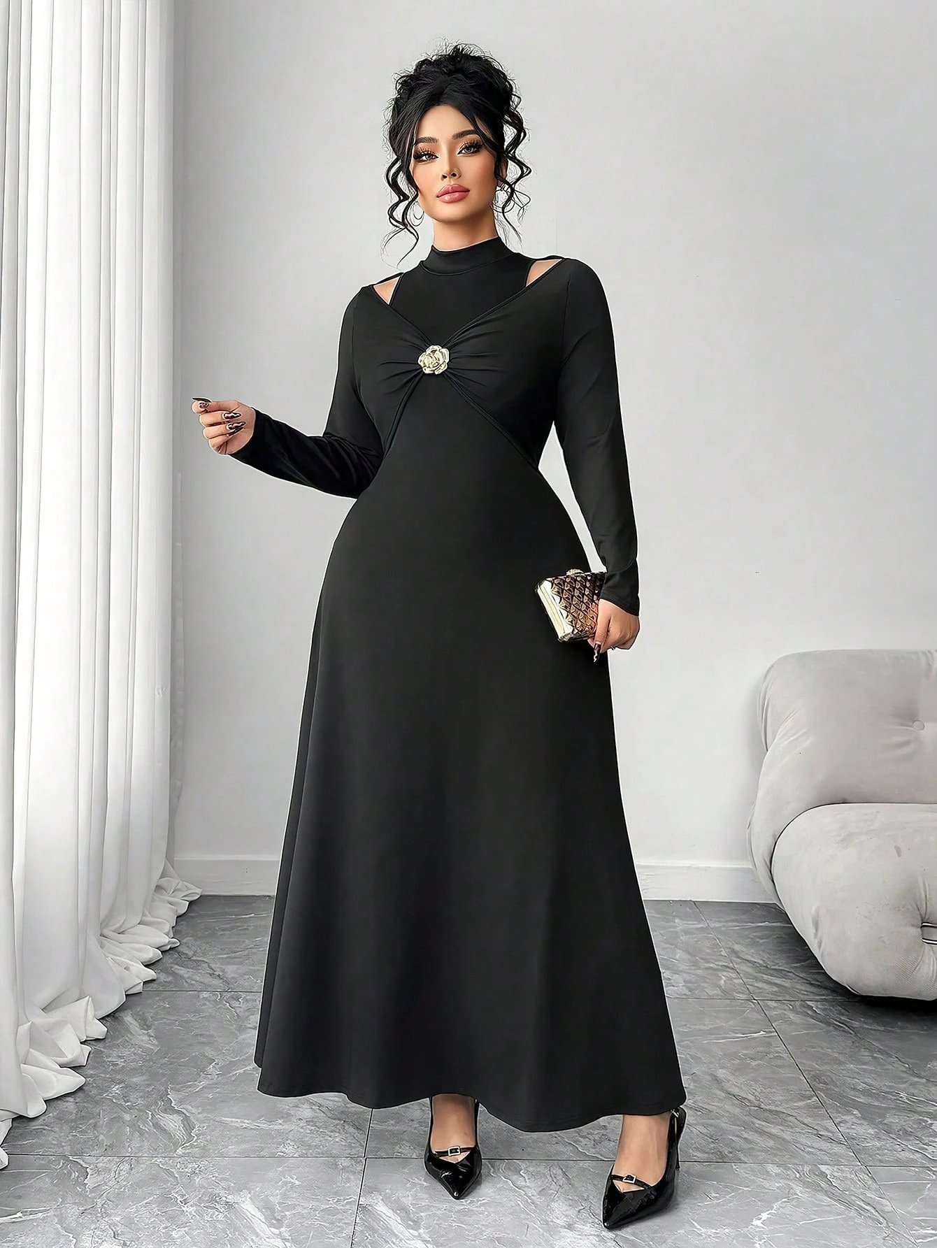 Robe longue moulante à encolure montante, décor en métal rose gold – Image 4