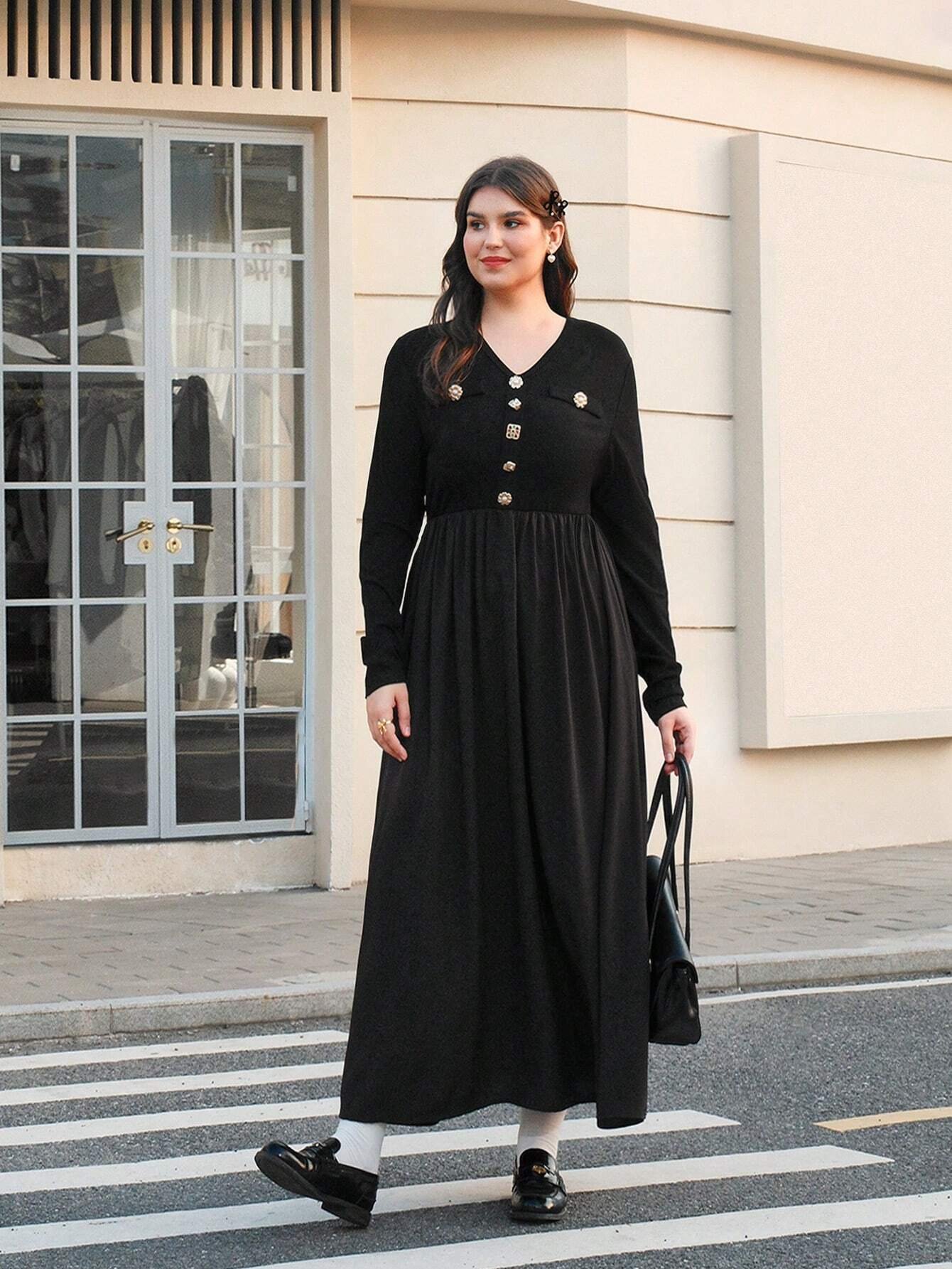 Robe vintage élégante à manches longues à col en V avec décoration de bouton
