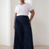 Jeans à jambe large avec plis à l'avant et boutons argentés – Image 11
